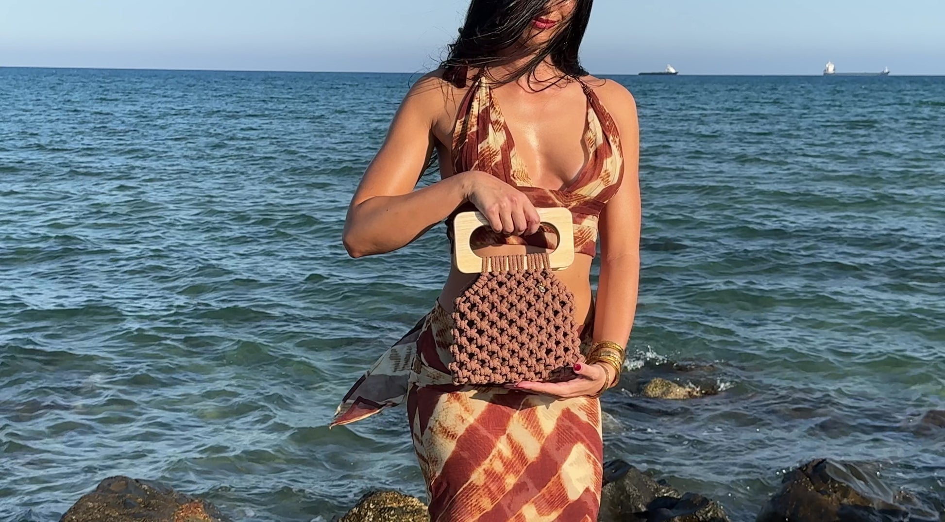 woman with koma bag in mocha mousse